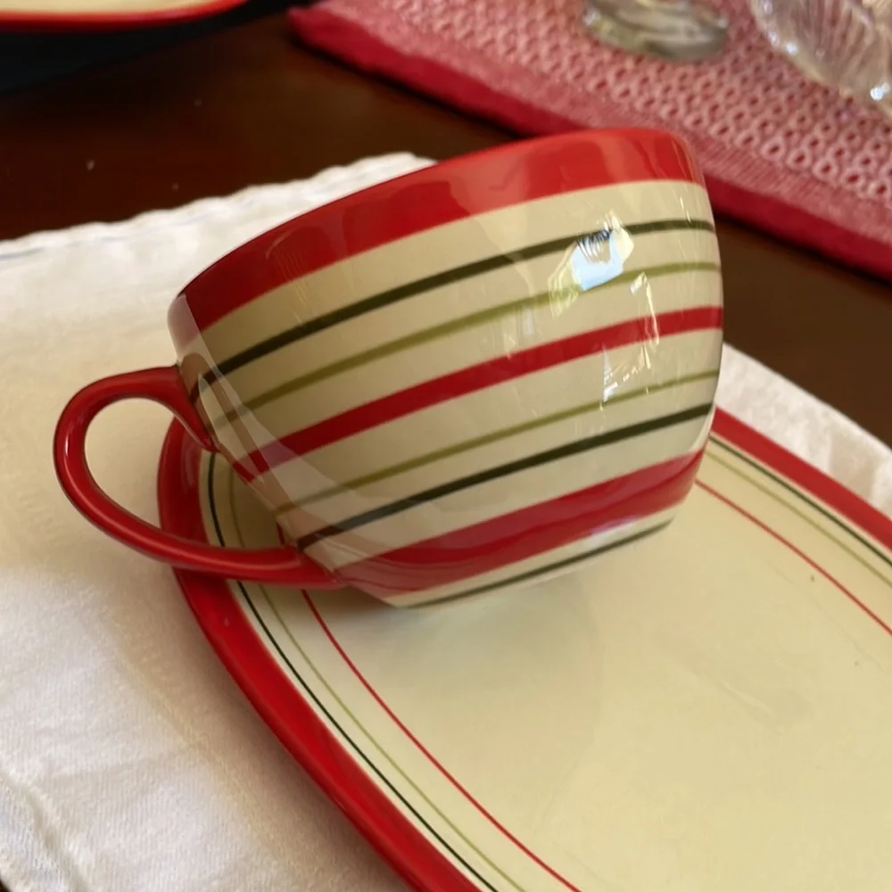 Crate & Barrel cup & sandwich plate tray set red & green stripe